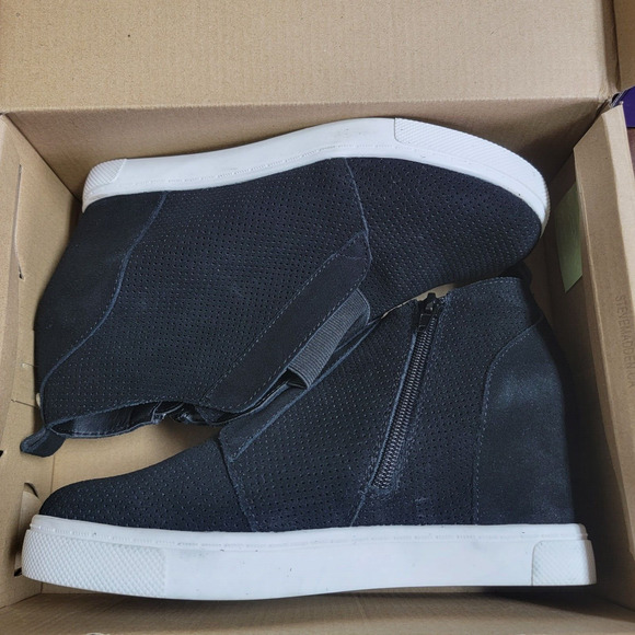 Steve Madden Wedge Sneaker Women's Size 10 Side Zipper Black Suede - Picture 7 of 8